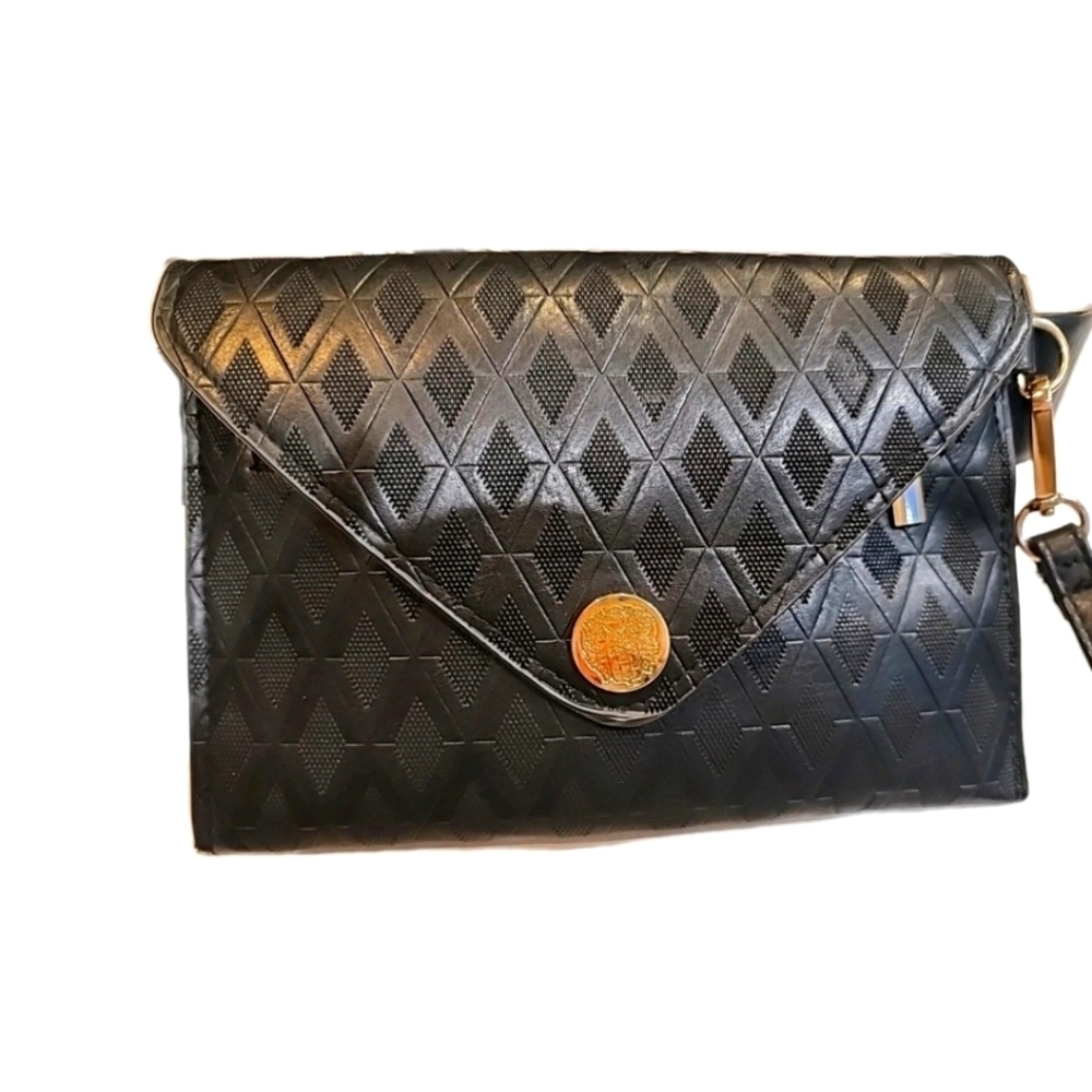 Vince Camuto black faux leather waist belt quilted design & gold-plated Wristlet - Picture 3 of 8